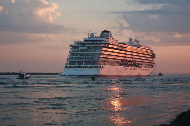 Canal sunrise cruise ship